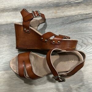 Light brown & Gold Aldo Wedges